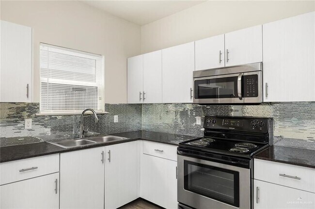 Building Photo - 1716 W Garrison Dr