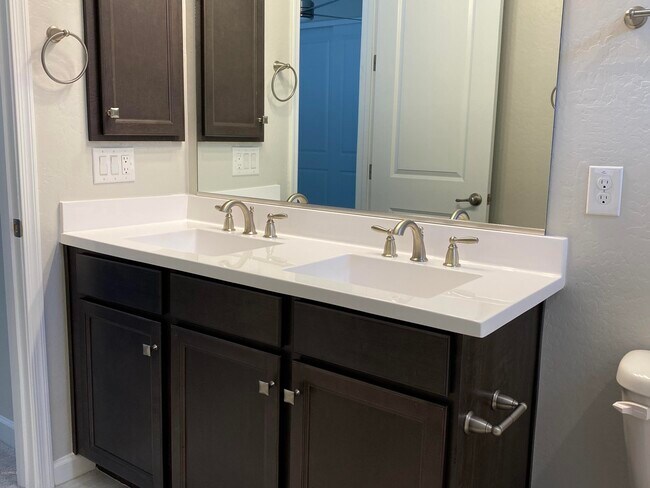 Building Photo - 6511 E Villa Maria Dr