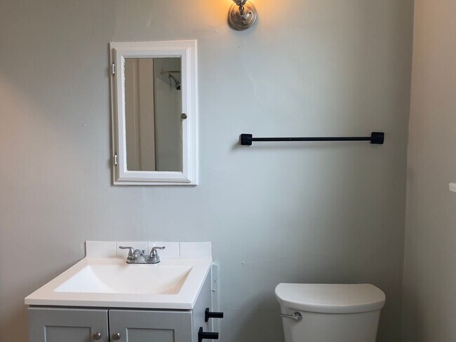 Building Photo - 4226 W 8th St