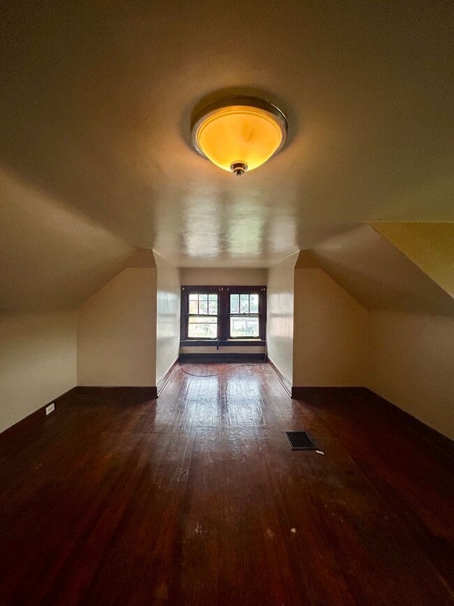 Building Photo - 1311 Oakhill St