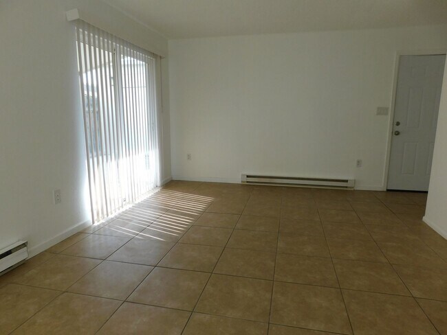 Building Photo - 869 Iowa Ave