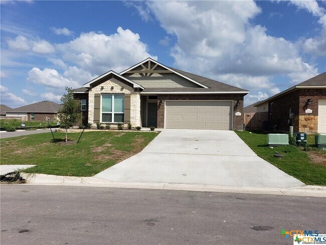 Building Photo - 6127 Fairburn