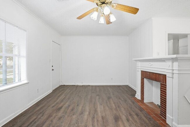 Building Photo - 1539 N Denver Ave