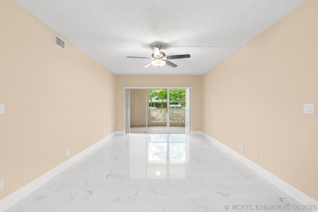 Building Photo - 9855 Westview Dr