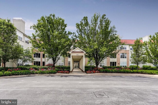 Building Photo - 2111 Ganton Green