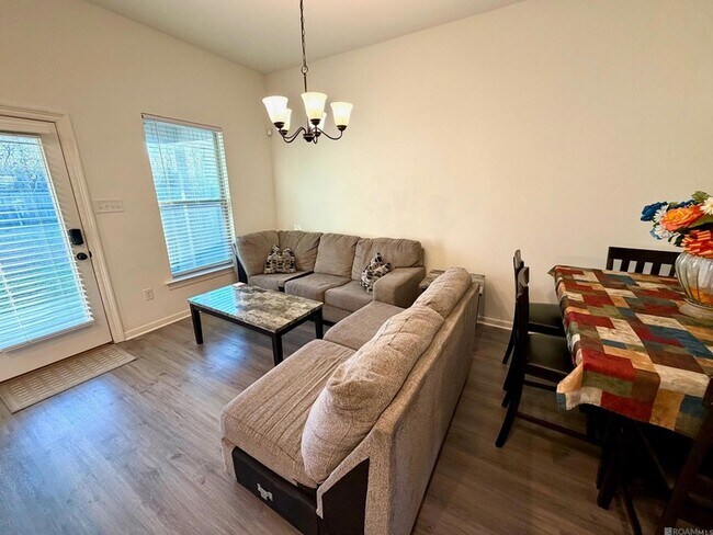 Building Photo - 40087 Trace Ave