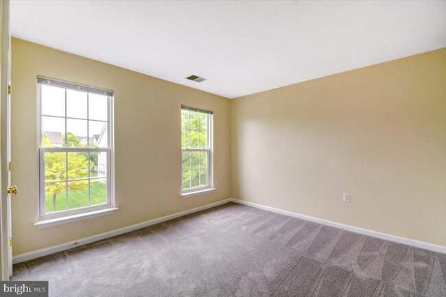 Building Photo - 240 Davis St