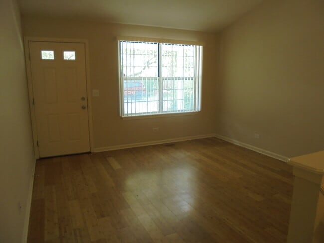 Building Photo - 1114 Stratford Ln