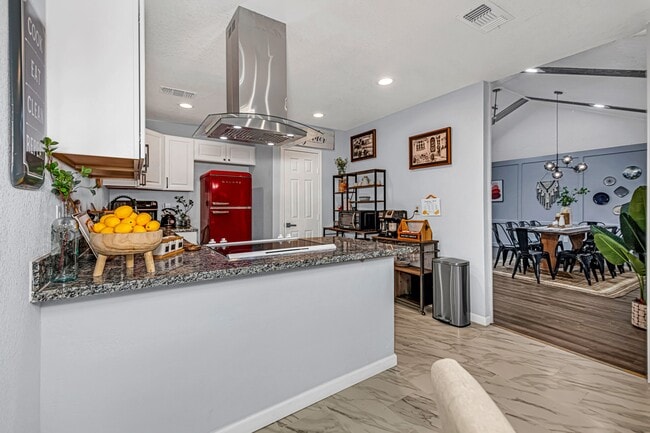 Building Photo - 13330 Trompilla Ln