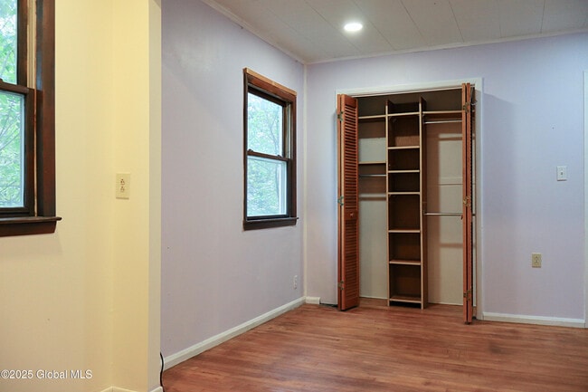 Building Photo - 2 Charming Ln