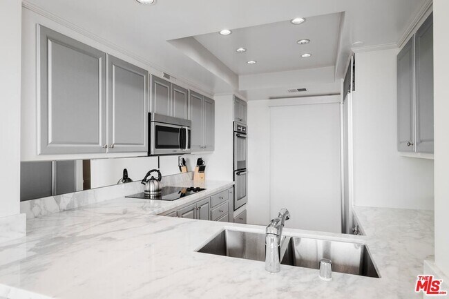 Building Photo - 850 E Ocean Blvd