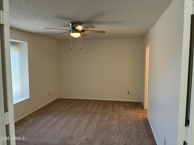 Building Photo - 10820 W Wagon Wheel Dr