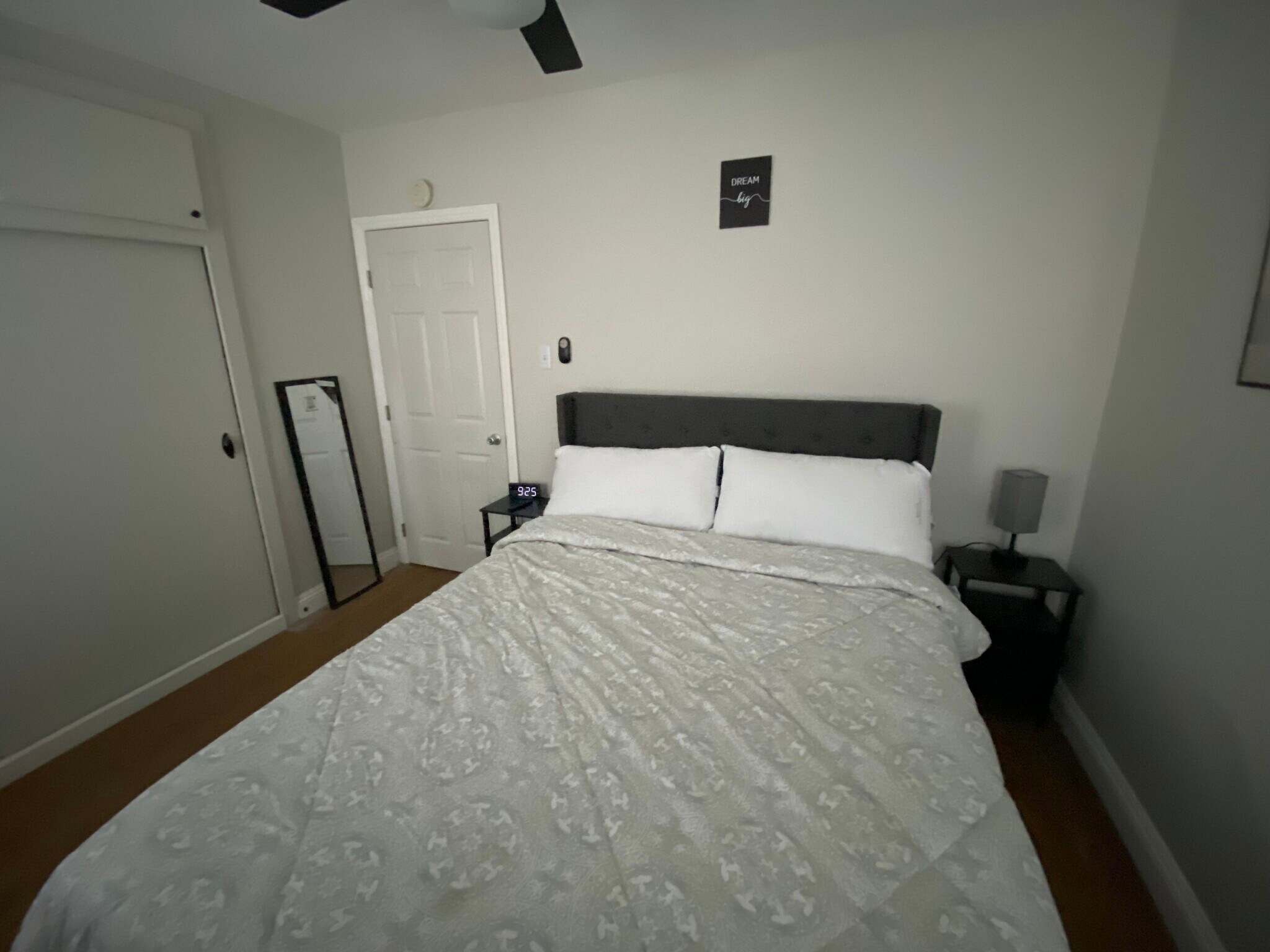 Building Photo - 636 E 121st Pl