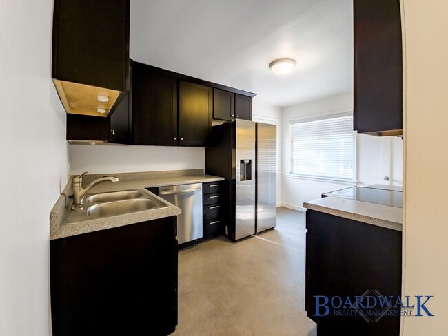 Building Photo - Spacious 4-Bed Home with Basement & Covered Patio