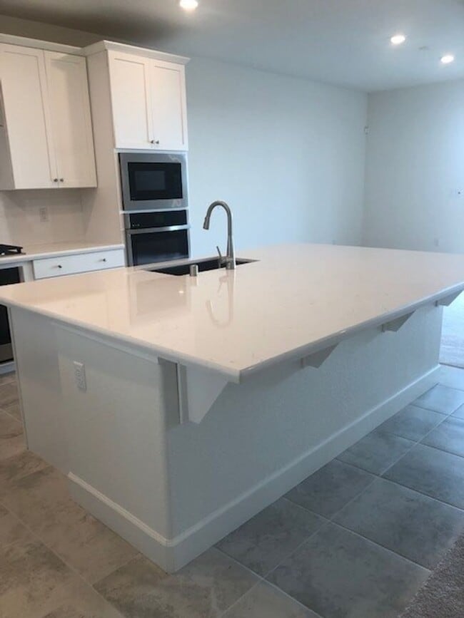 Building Photo - Single Story Stockton Home - Located in We...