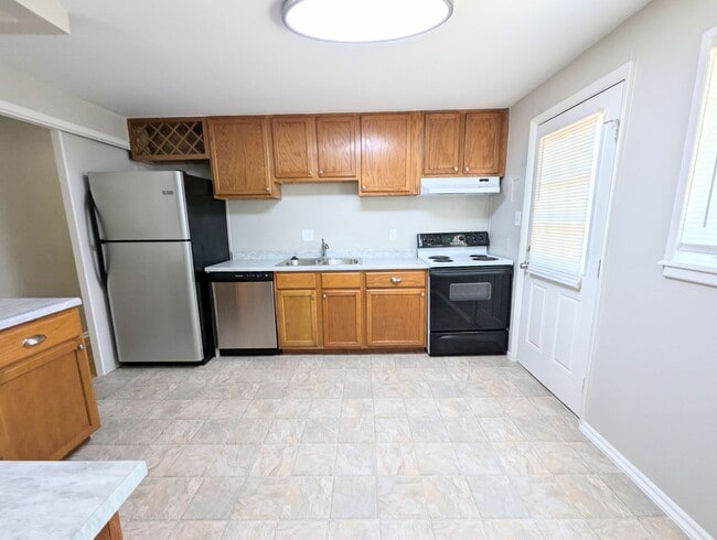 Building Photo - 3 bed 1 bath home in Aurora