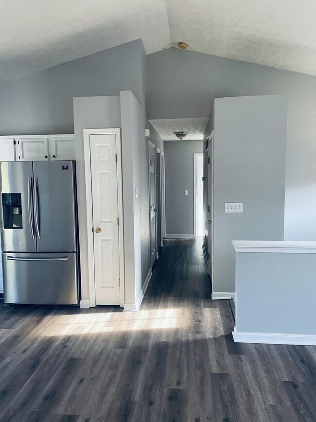 Building Photo - Beautiful 3 Bed, 3 Bath Home in Burlington – Finished Basement, 2-Car Garage & Fenced Yard!