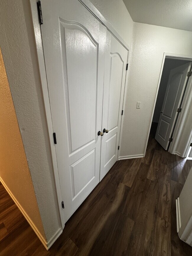 Building Photo - 3-bedroom, 2-bath home in the desirable Beachwood area of West Merced