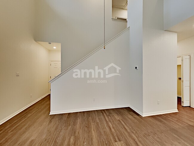 Building Photo - 2737 Lillybrook Ln