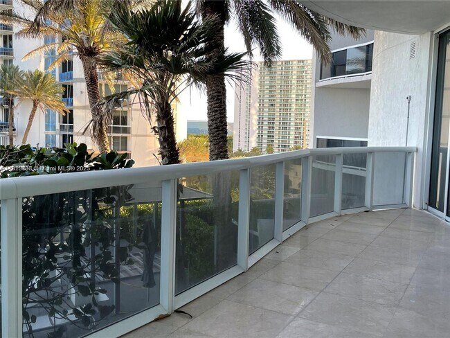 Building Photo - 15901 Collins Ave
