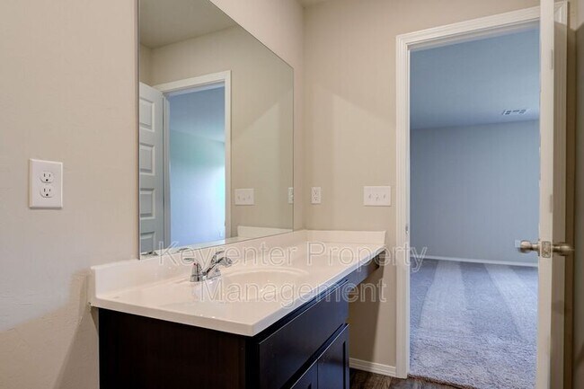 Building Photo - 755 Foxtail Dr