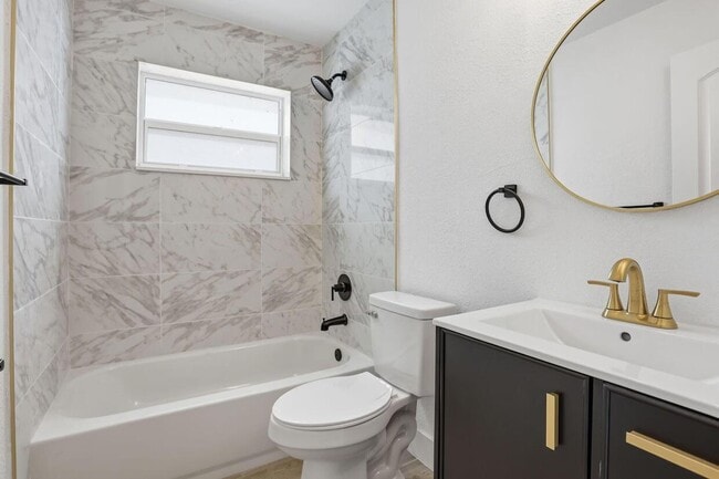 Building Photo - 2312 Redwood Rd