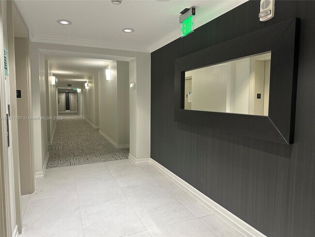 Building Photo - 2665 SW 37th Ave
