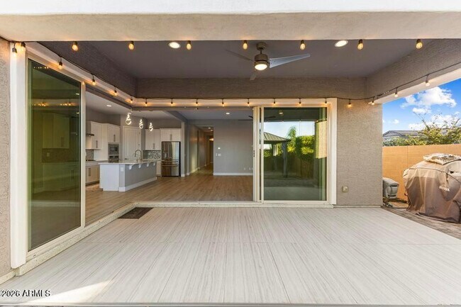 Building Photo - 11086 W Hadley St