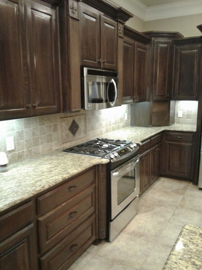 Building Photo - ** BEAUTIFUL 3/2 HOME IN TIBURON **