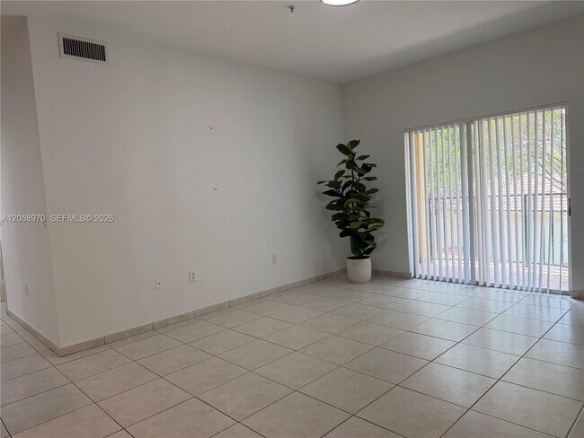 Building Photo - 7200 NW 114th Ave