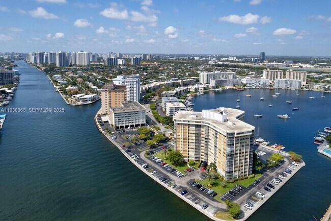 Building Photo - 100 Golden Isles Dr