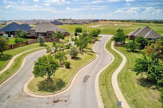 Building Photo - 9333 SW 42nd St