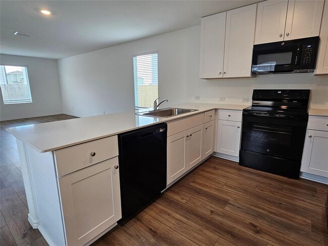 Building Photo - 704 Commander Abbott Dr