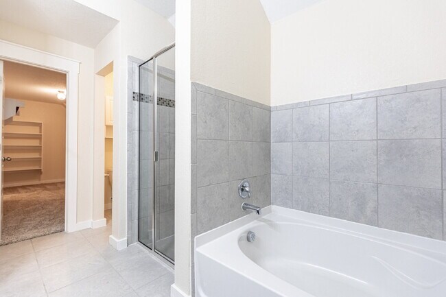 Building Photo - 142 Destiny Dr