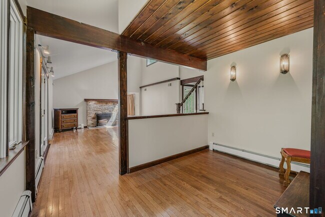 Building Photo - 82 Sill Ln