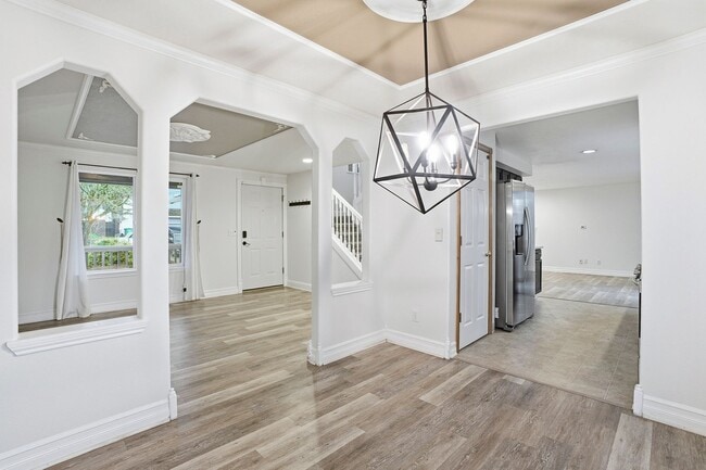 Building Photo - 10931 SE Henderson Dr