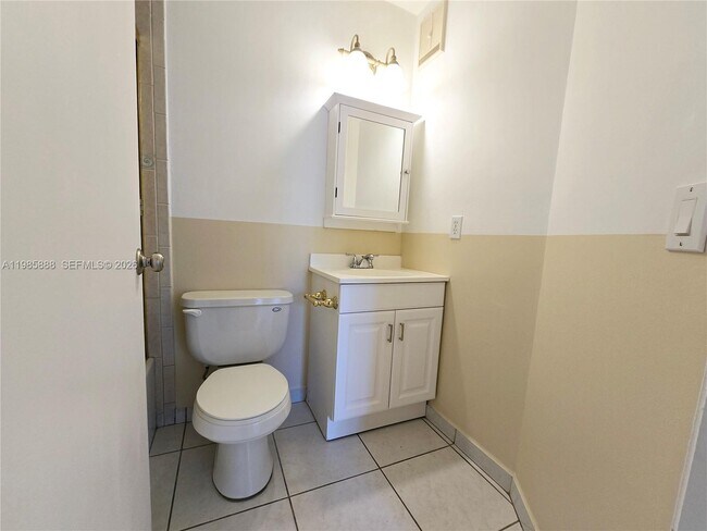 Building Photo - 365 NW 85th Ct