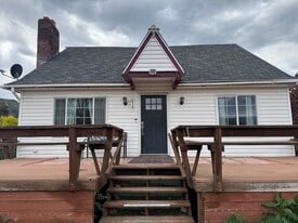 Building Photo - 614 Highland Dr