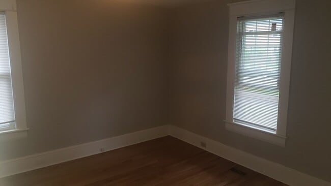 Building Photo - Darling 2br/1ba in Five Points. Apartment unit in historic home. Available 7/15!