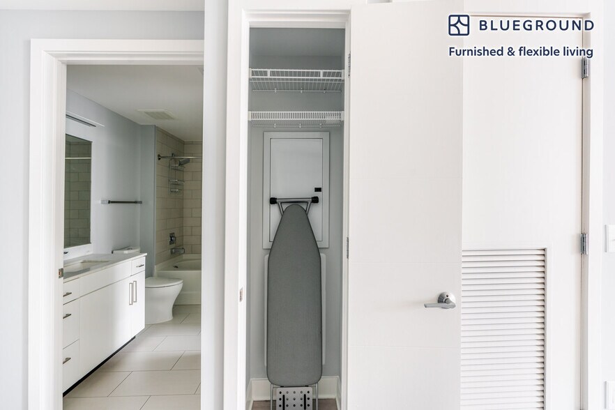 Building Photo - 4850 Rugby Ave