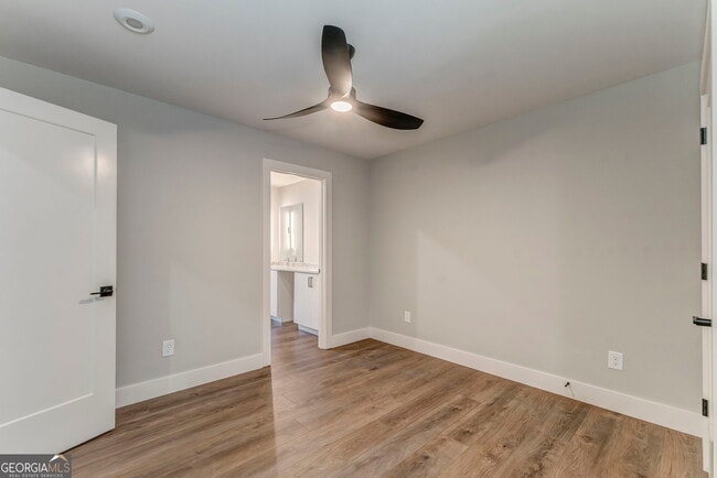 Building Photo - 79 Chateau Dr SE