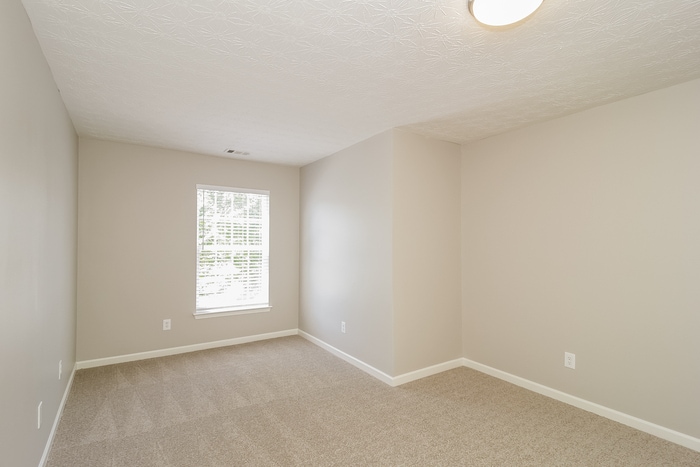 Building Photo - 551 Arrowhead Dr