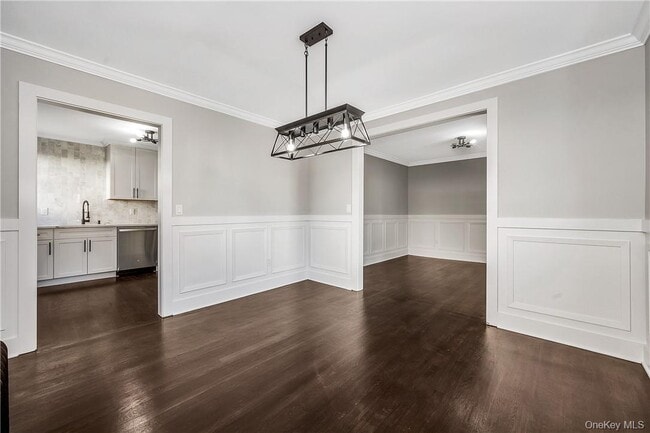 Building Photo - 200 Main St