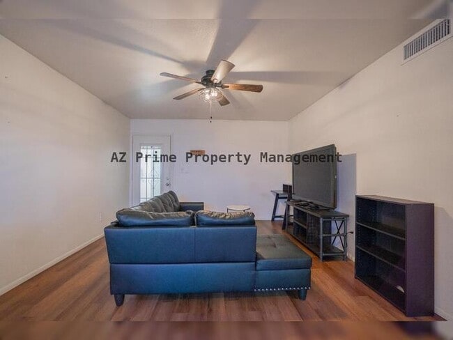 Building Photo - 5135 N 10th St