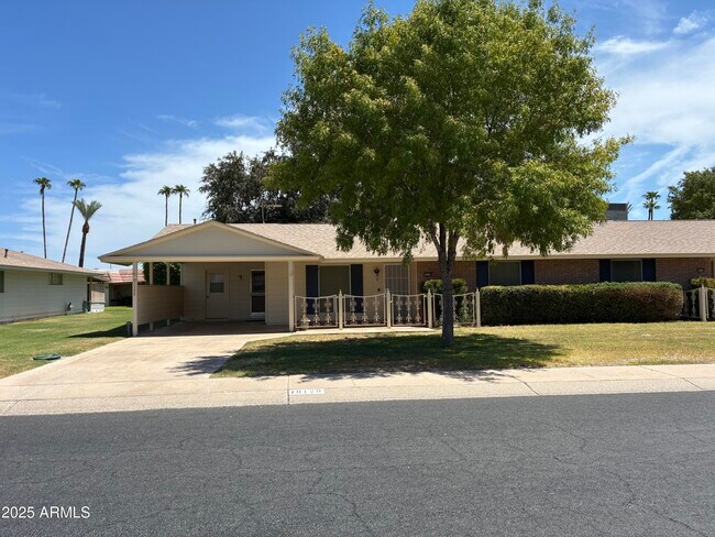 Primary Photo - 10120 W Kingswood Cir