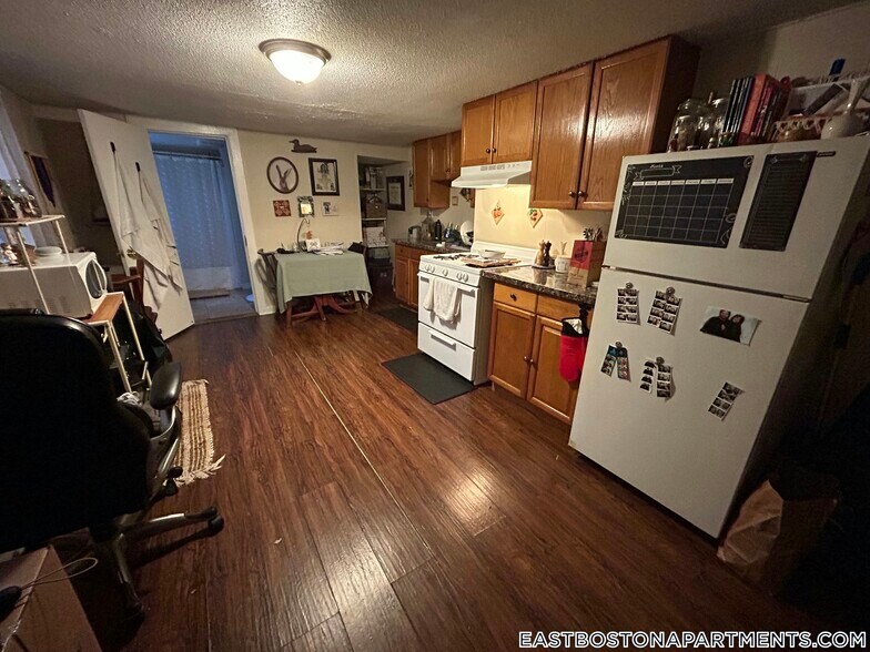 Building Photo - 249 Bennington St