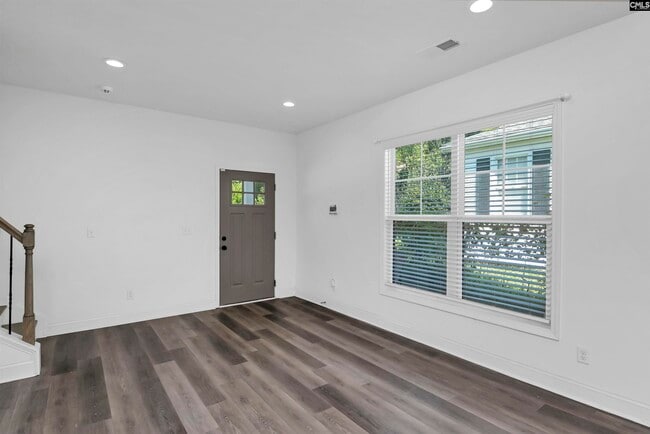Building Photo - 2035 Rosewood Dr