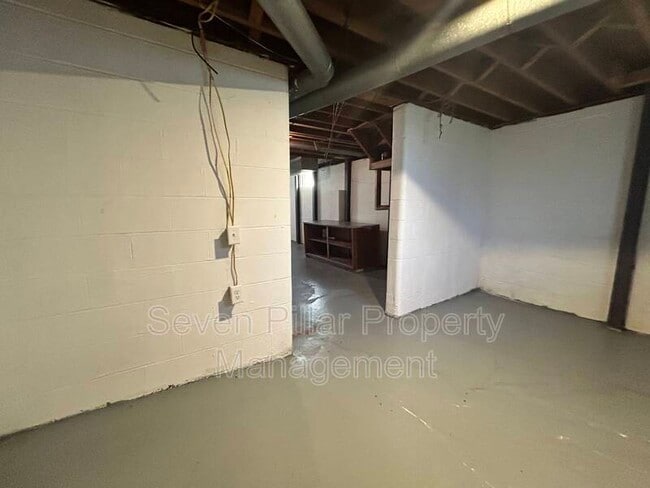 Building Photo - 323 S Napoleon Ave