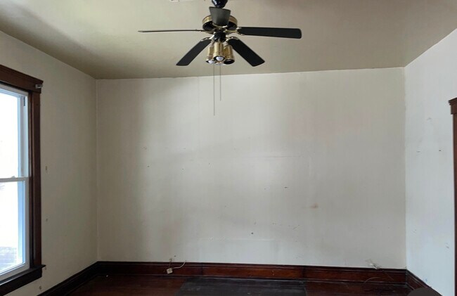 Building Photo - 858 S 23rd St