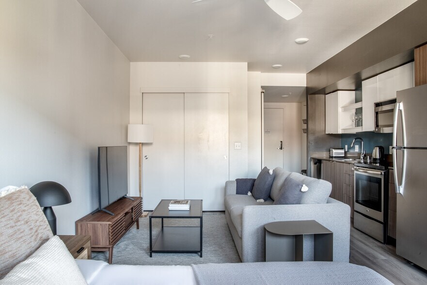 Building Photo - 1530 Belmont Ave